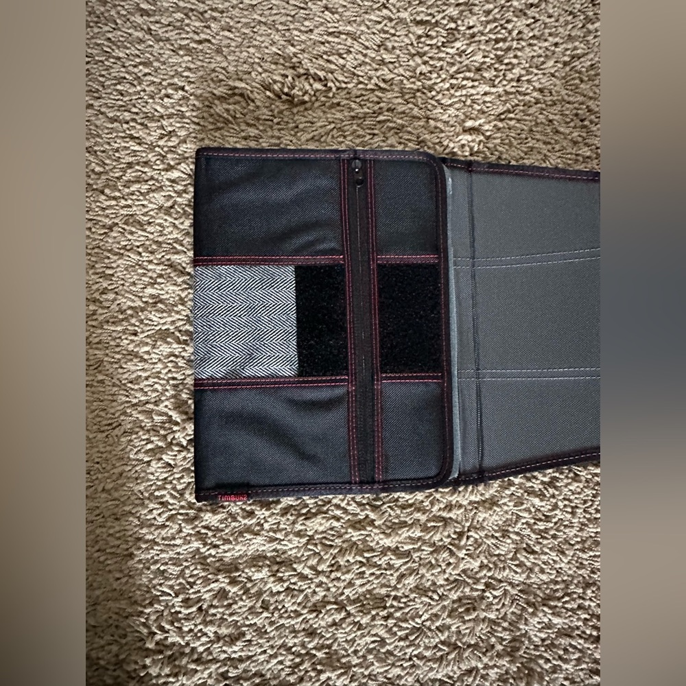 Timbuk2 Riding Jacket iPad 2 or later - Picture 2 of 9